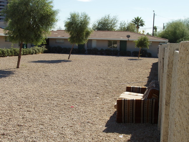 9th Place Apartments in Phoenix, AZ - Building Photo - Building Photo