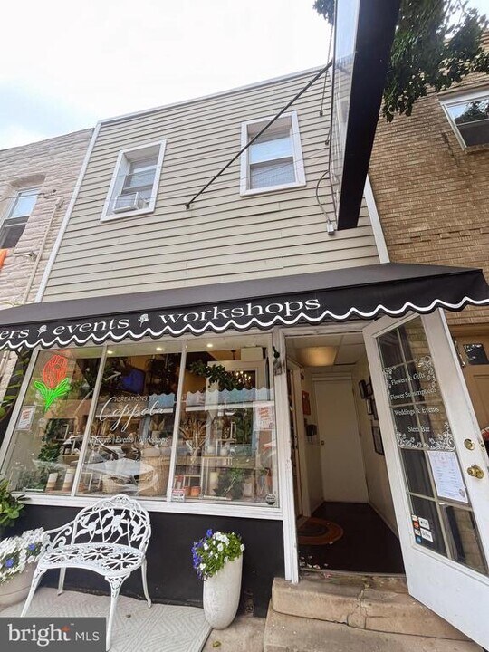 1724 E Passyunk Ave in Philadelphia, PA - Building Photo
