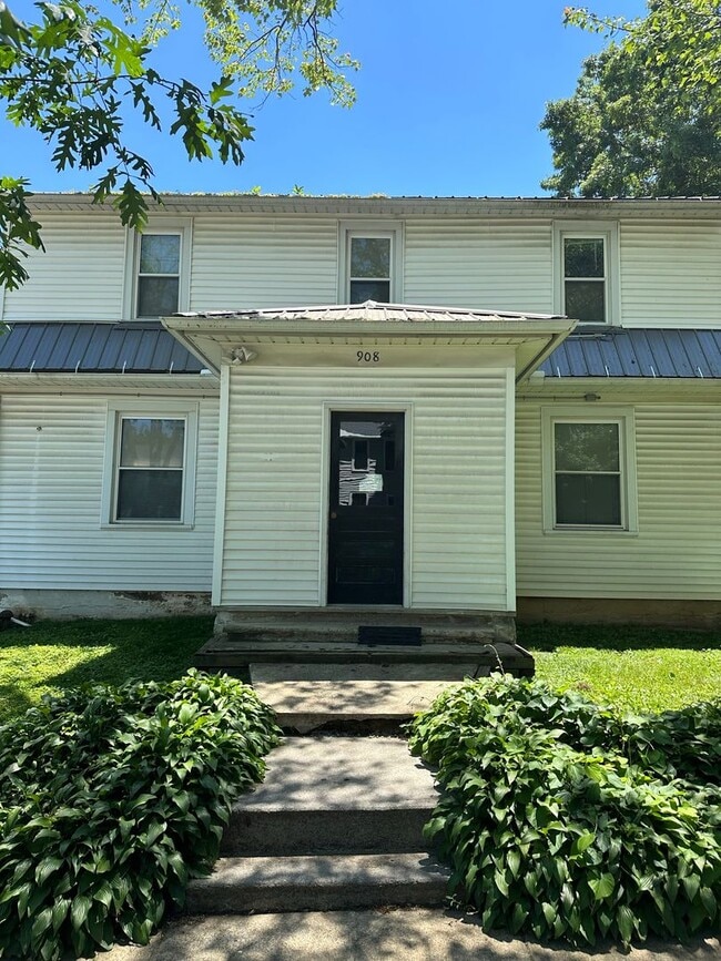 property at 908 W Beaver Ave