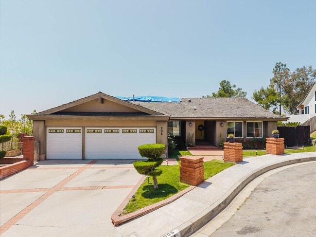 property at 906 Whitehaven Terrace
