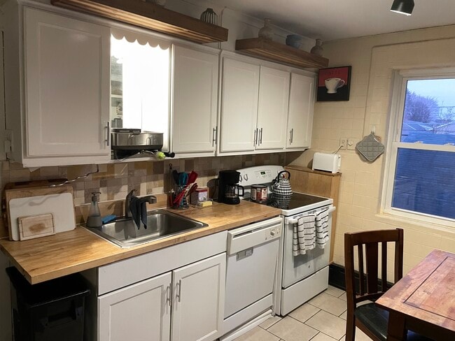 3721 Broadway, Unit Apartment 2 in Allentown, PA - Foto de edificio - Building Photo