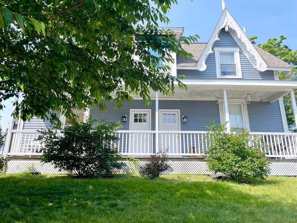 17 Court St in Woburn, MA - Building Photo