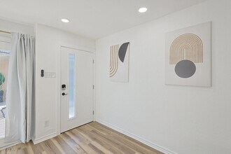 4939 Thunder Rd, Unit 202 in Dallas, TX - Building Photo - Building Photo
