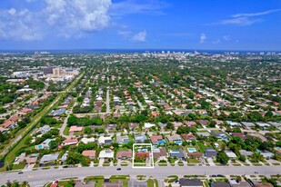 600 NW 12th Ave in Boca Raton, FL - Foto de edificio - Building Photo