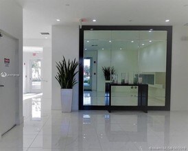 1025 NE 18th Ave-Unit -304 in Fort Lauderdale, FL - Building Photo - Building Photo