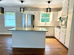 667 Tara Cir SE in Atlanta, GA - Building Photo - Building Photo