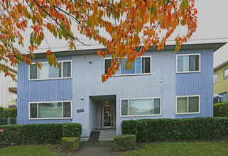 6592 Telford Av in Burnaby, BC - Building Photo - Building Photo