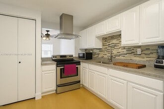 2200 Bay Dr, Unit 3 in Miami Beach, FL - Foto de edificio - Building Photo