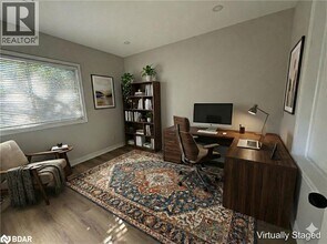 203 Fairleigh Ave S in Hamilton, ON - Building Photo - Building Photo