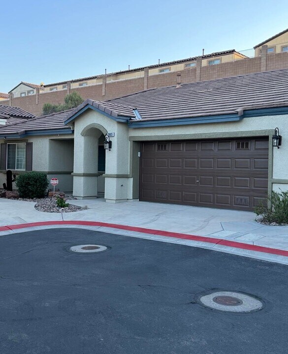 2805 Beacon Rock Dr in Laughlin, NV - Building Photo