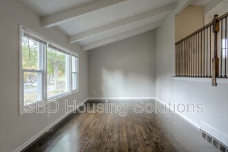 18812 Gateway Dr in Independence, MO - Building Photo - Building Photo