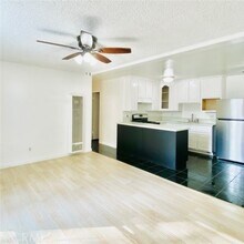 3265 Santa Fe Ave-Unit -61 in Long Beach, CA - Foto de edificio - Building Photo