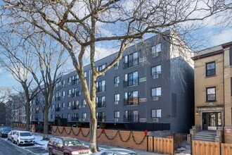 5410 N Winthrop Ave, Unit 218 in Chicago, IL - Building Photo - Building Photo