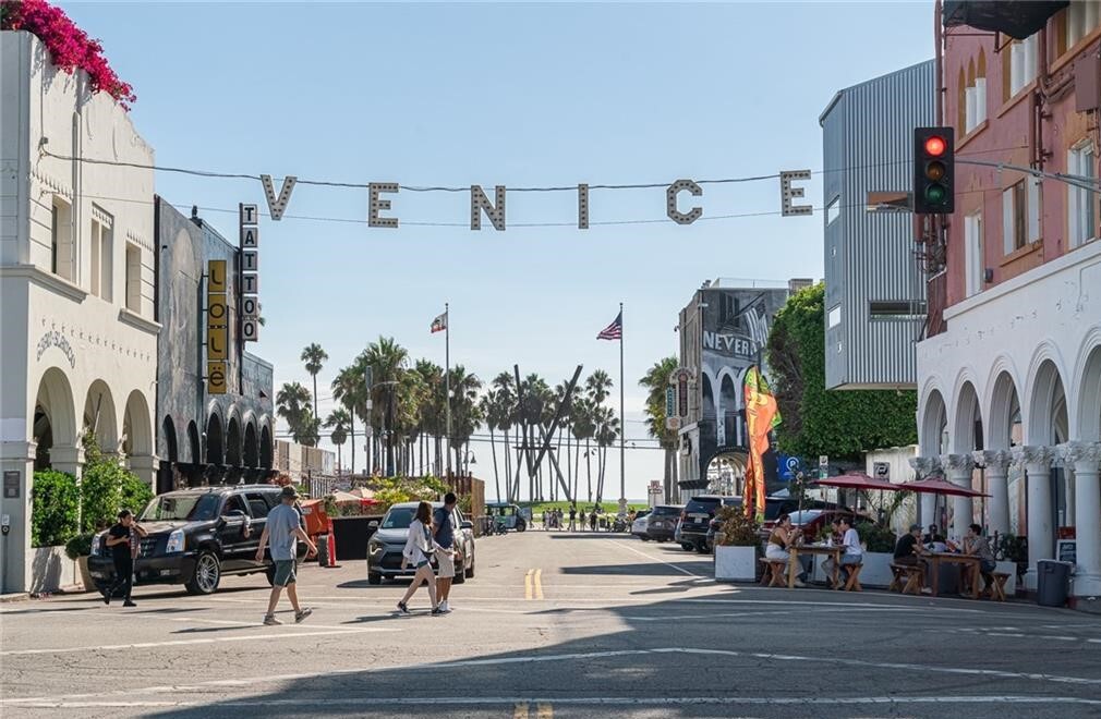 23 Rose Ave, Unit 23 in Venice, CA - Building Photo