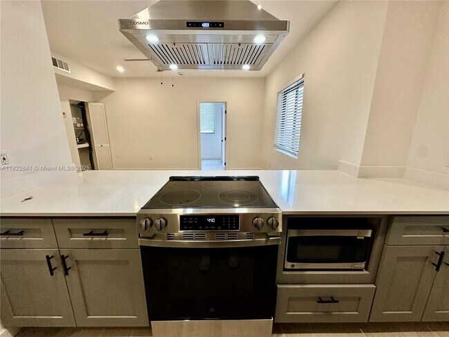 221 SW 11th Ave in Miami, FL - Building Photo - Building Photo