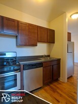 622 W Cornelia Ave, Unit E3 in Chicago, IL - Building Photo - Building Photo