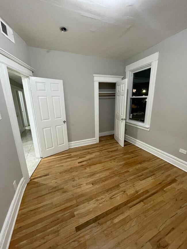 329 Elizabeth Ave, Unit 3 in Newark, NJ - Building Photo - Building Photo