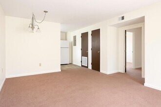 4192 Long Branch Rd in Liverpool, NY - Building Photo - Building Photo