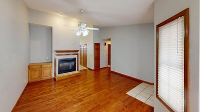 3209 Sequoia Dr in Springfield, IL - Foto de edificio - Building Photo