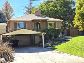 2576 E Wren Rd in Holladay, UT - Building Photo - Building Photo