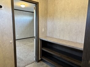 271 Crestwood Dr in Lockport, NY - Building Photo - Building Photo