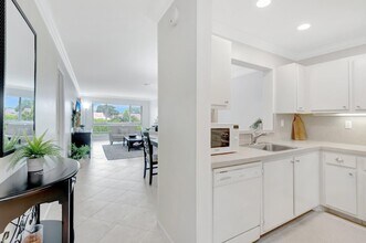 5635 Queen Palm Ct in Delray Beach, FL - Building Photo - Building Photo