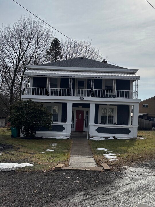 1626 Middle Rd, Unit 1 in Glenshaw, PA - Building Photo