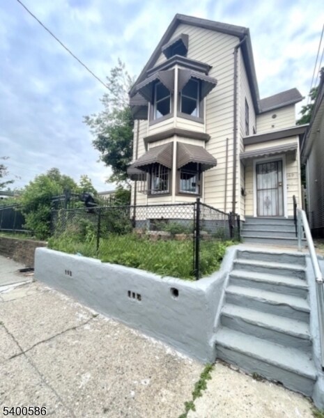 249 Littleton Ave in Newark, NJ - Building Photo