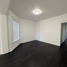 704 W Garfield Blvd, Unit Unit 2 in Chicago, IL - Foto de edificio - Building Photo