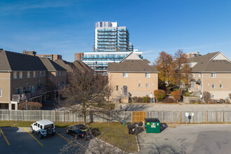 23 Observatory Ln in Richmond Hill, ON - Building Photo - Building Photo