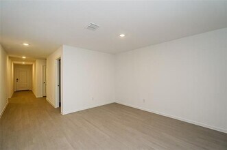 1124 Tufted Dr in Crowley, TX - Foto de edificio - Building Photo