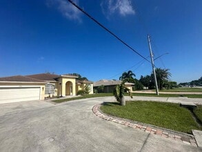368 NW Bayshore Blvd in Port St. Lucie, FL - Building Photo - Building Photo