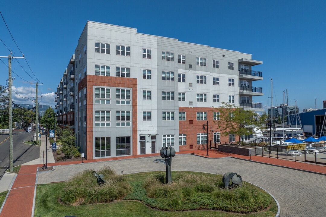 Harbor Landing in Stamford, CT - Foto de edificio