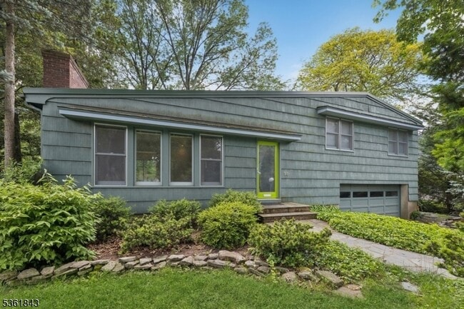 98 Alexander Ave in Montclair, NJ - Building Photo - Building Photo