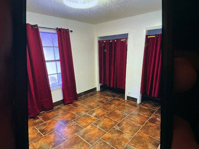 115 W Koenig Ln in Austin, TX - Foto de edificio - Building Photo