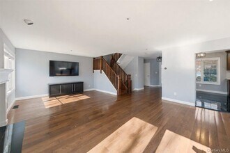 42 Clarewood Dr in Hastings On Hudson, NY - Building Photo - Building Photo