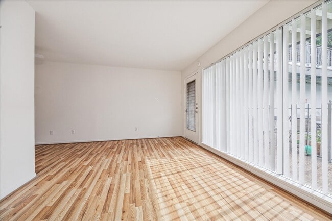 property at 3703 Roseland St