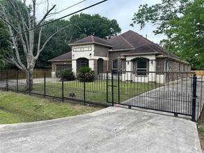 6118 Grapevine St in Houston, TX - Building Photo - Building Photo