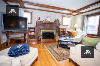 15 Stetson St, Unit 1 in Brookline, MA - Foto de edificio - Building Photo