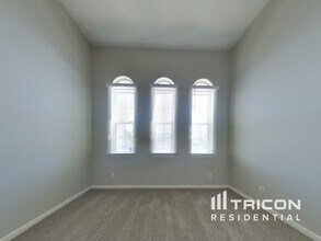 10246 Canadeo Cir in Elk Grove, CA - Building Photo - Building Photo