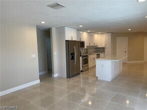 255 Pine Valley Cir in Naples, FL - Building Photo - Building Photo