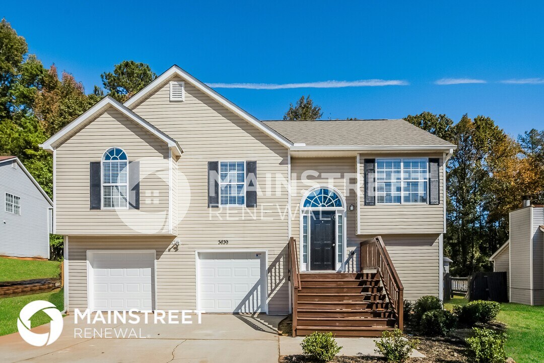 3639 Mosswood Ln in Rex, GA - Building Photo