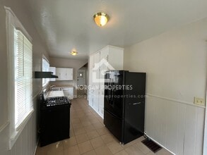 1225 W Walnut St in Kokomo, IN - Building Photo - Building Photo