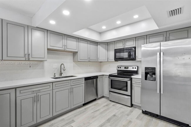 48 Matador Ln in Davie, FL - Building Photo - Building Photo