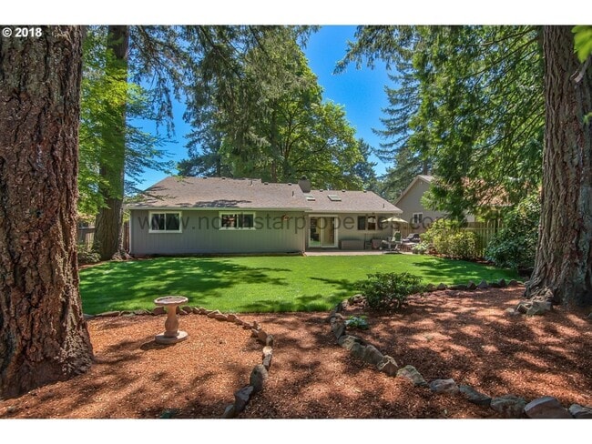 4235 Douglas Wy in Lake Oswego, OR - Building Photo - Building Photo