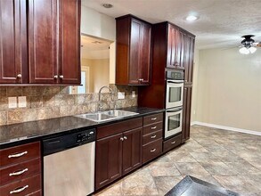 239 Ridgewood Dr in Spring, TX - Building Photo - Building Photo