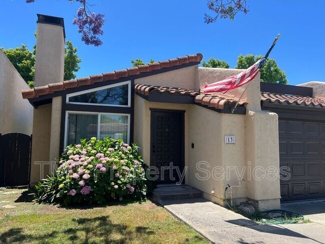 property at 13 Villa Ct