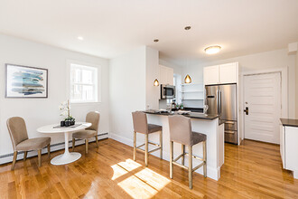 1802 Massachusetts Ave in Cambridge, MA - Building Photo - Building Photo