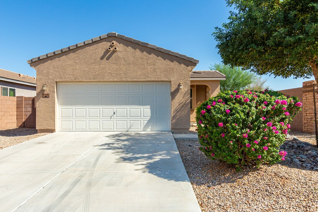 34521 N Gurnsey Trail in San Tan Valley, AZ - Building Photo