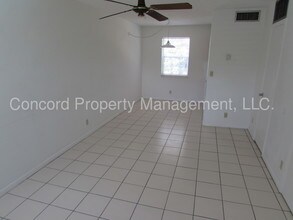1505 SW 2nd St-Unit -206 in Fort Lauderdale, FL - Foto de edificio - Building Photo